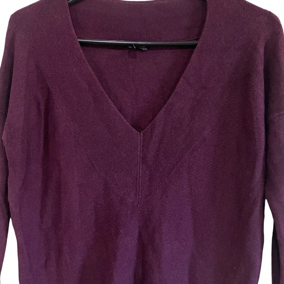 Eileen Fisher S Lightweight Tencel Silk Purple V-
Neck Pullover Sweater Sz S - Picture 3 of 9